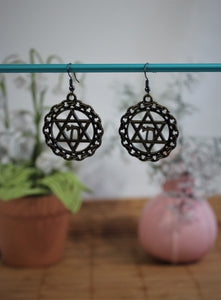 Star of David circle with Chai center pendant earring